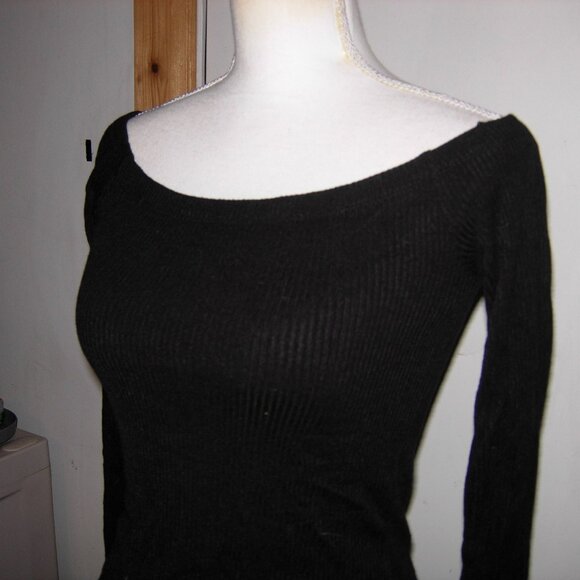Black Ribbed Long Sleeve Off-Shoulder Crop Top M - Picture 2 of 4